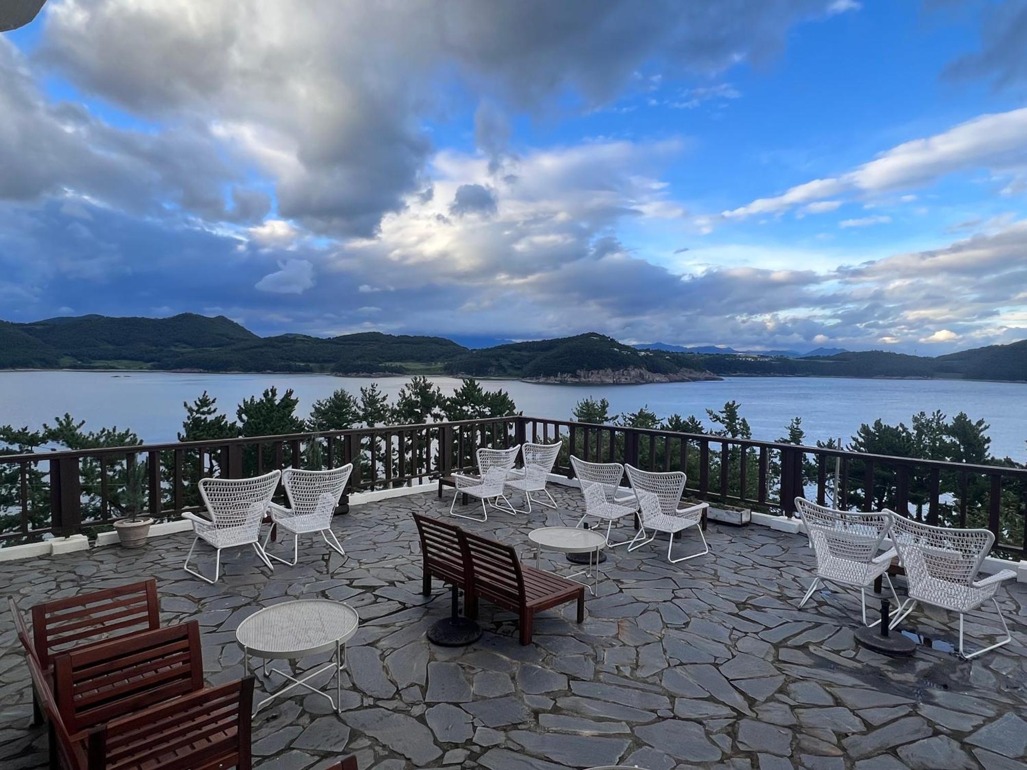 Country House Exclamation Mark & Comma Namhae Extérieur photo