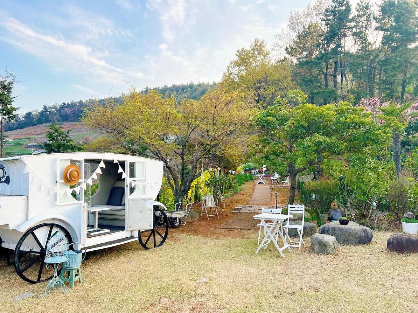Country House Exclamation Mark & Comma Namhae Extérieur photo