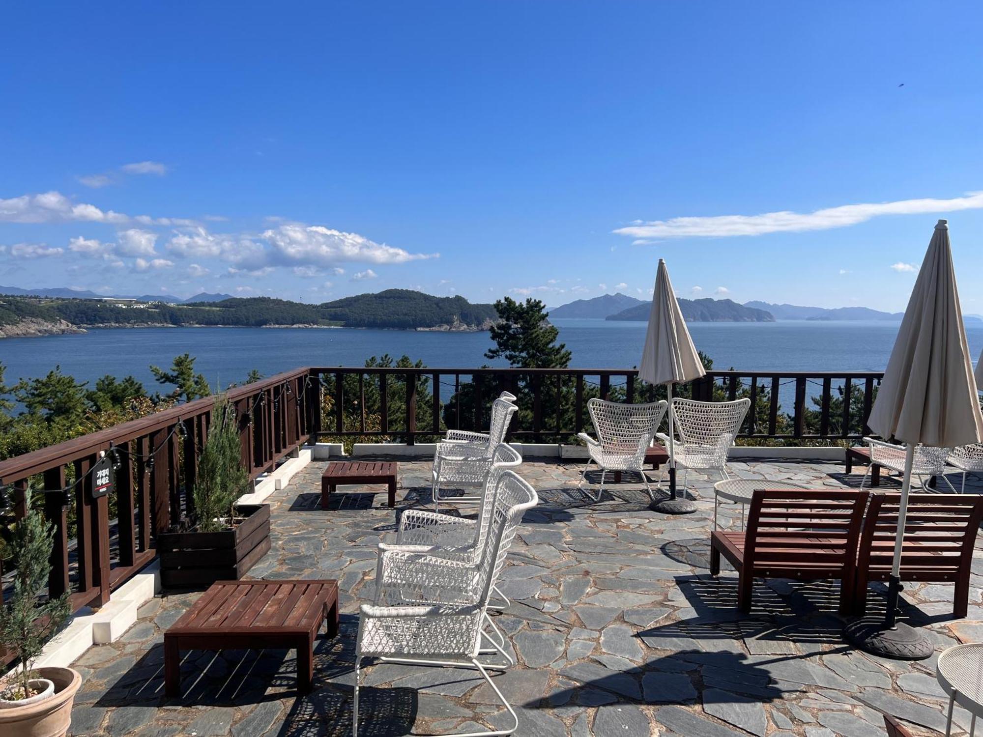 Country House Exclamation Mark & Comma Namhae Extérieur photo