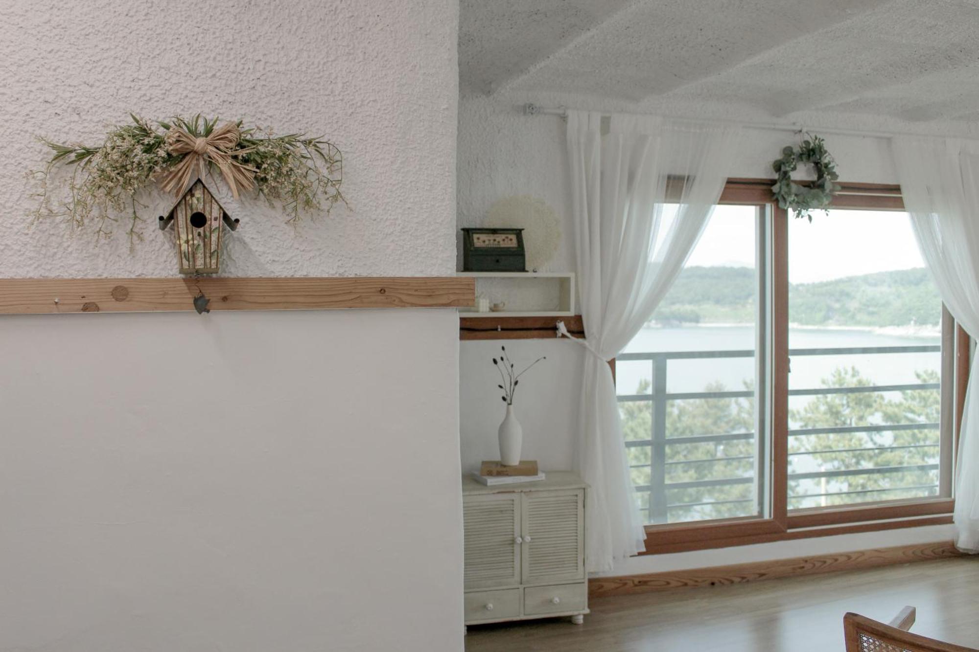 Country House Exclamation Mark & Comma Namhae Extérieur photo