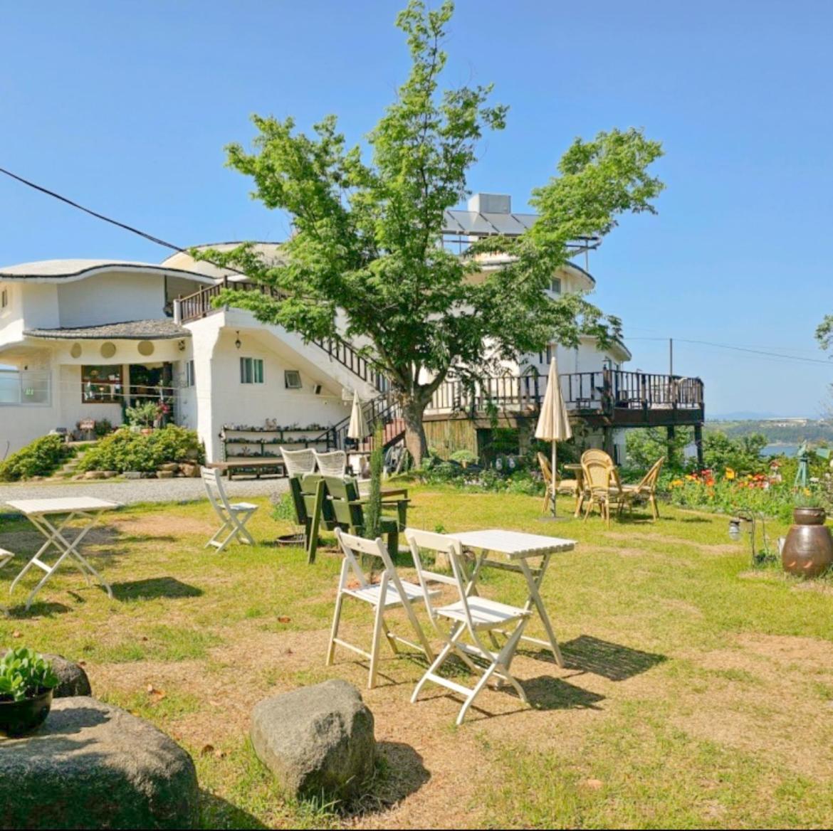 Country House Exclamation Mark & Comma Namhae Extérieur photo