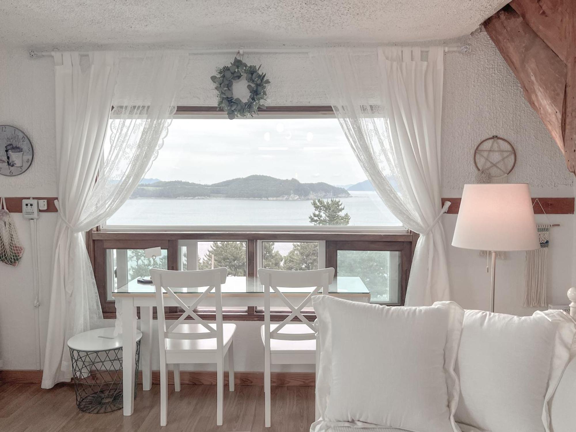 Country House Exclamation Mark & Comma Namhae Extérieur photo