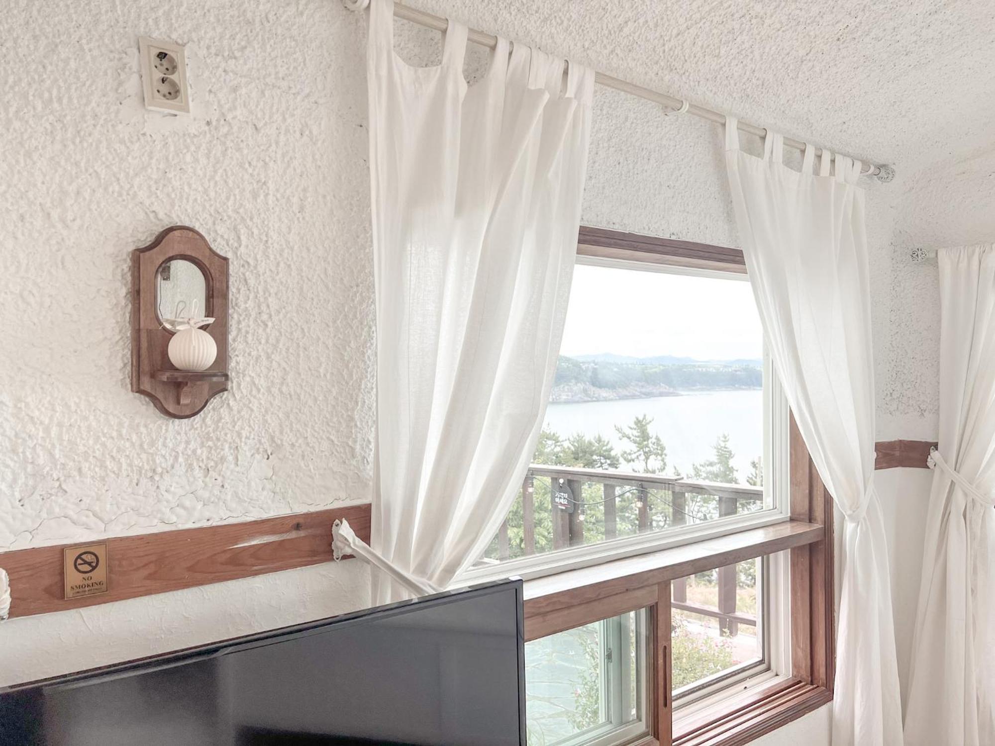 Country House Exclamation Mark & Comma Namhae Extérieur photo