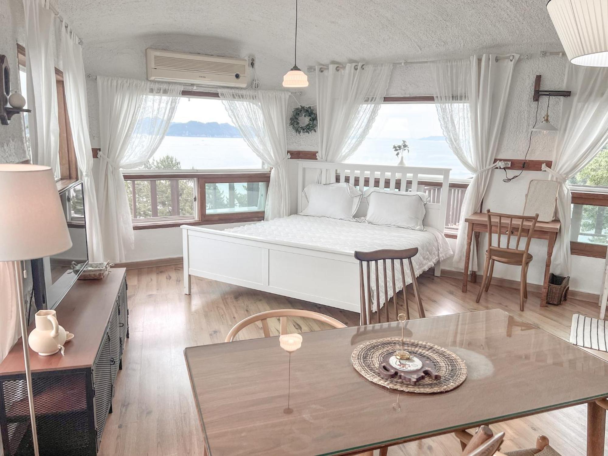 Country House Exclamation Mark & Comma Namhae Extérieur photo