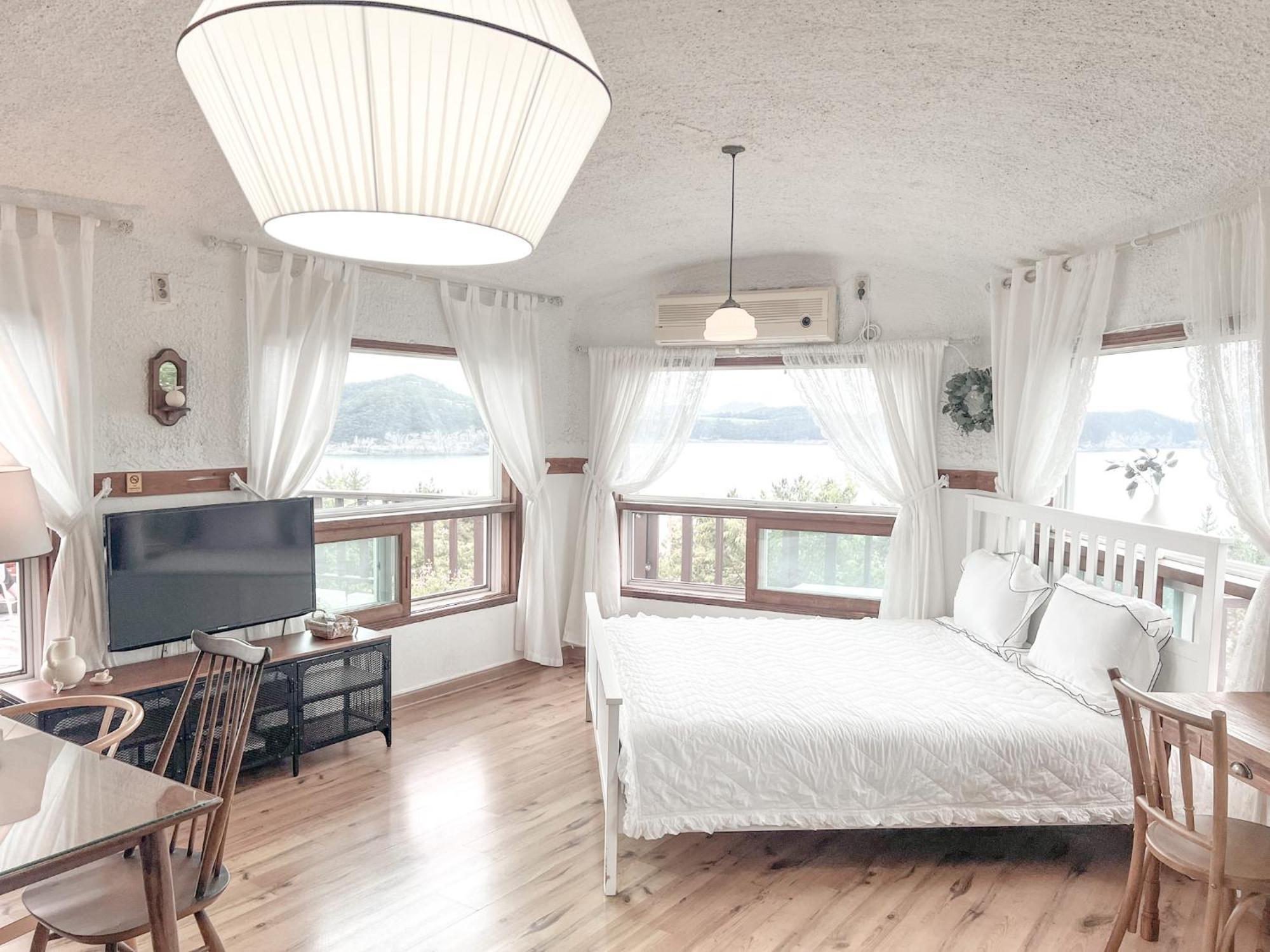 Country House Exclamation Mark & Comma Namhae Extérieur photo