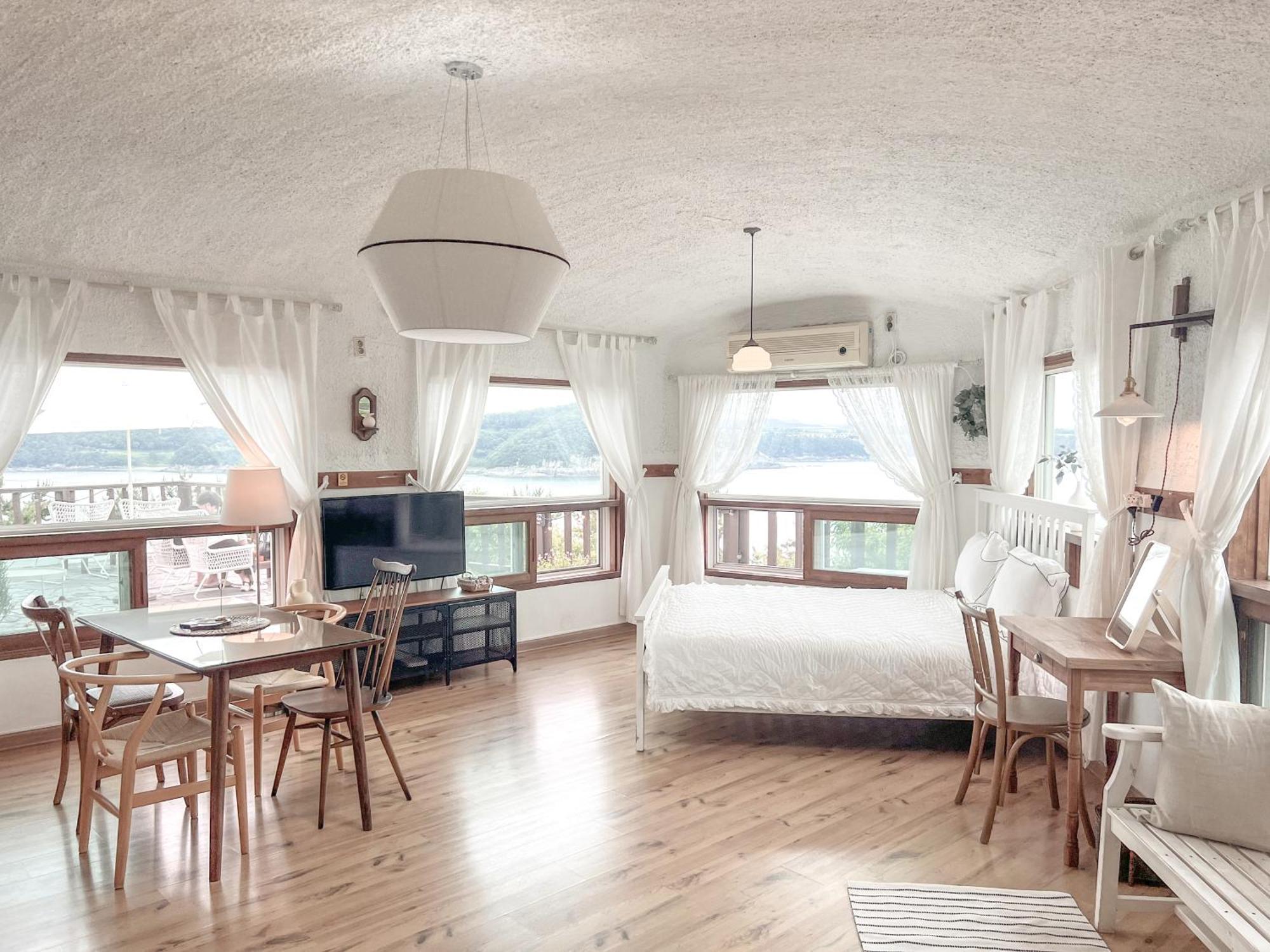 Country House Exclamation Mark & Comma Namhae Extérieur photo