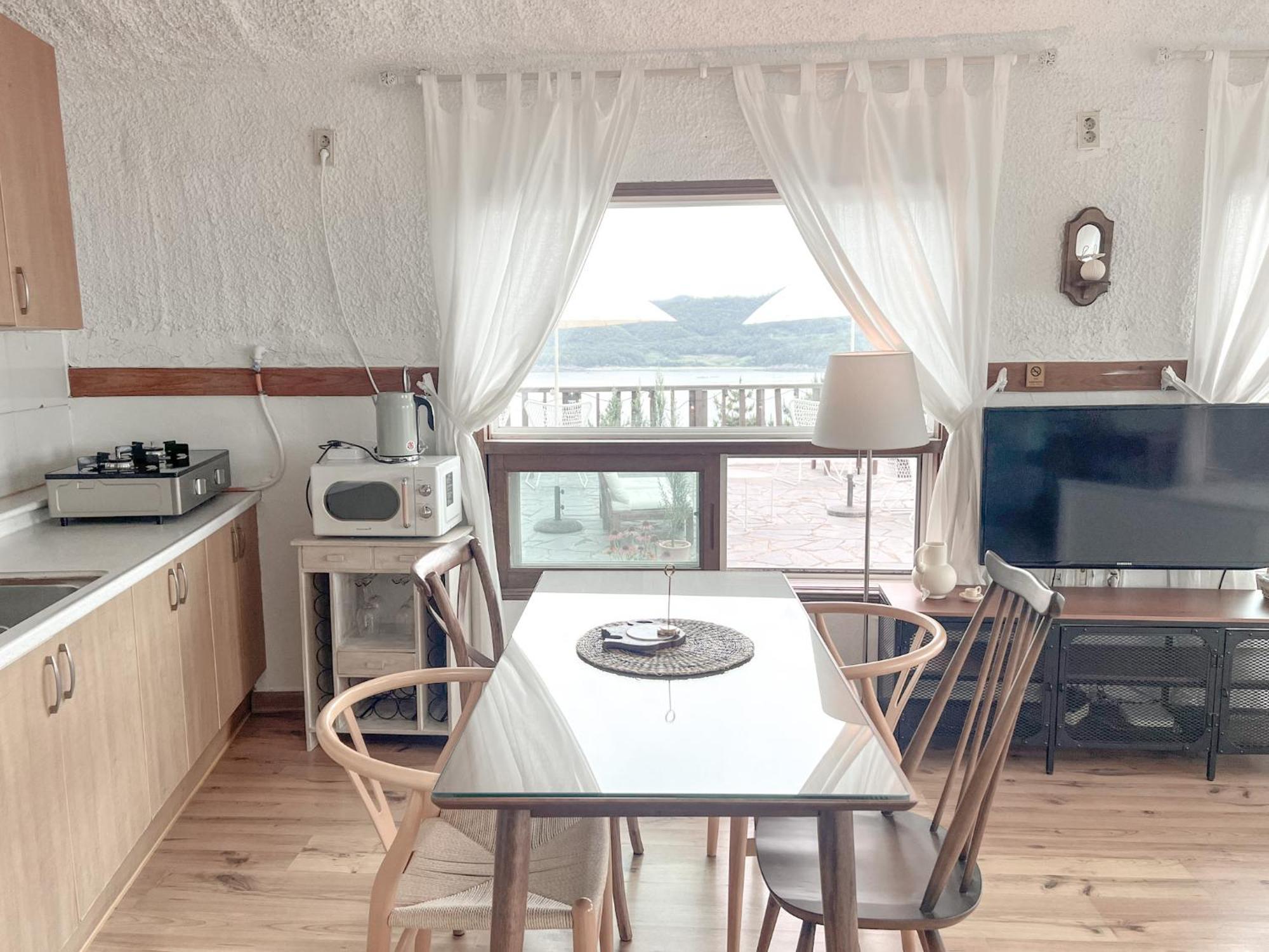 Country House Exclamation Mark & Comma Namhae Extérieur photo