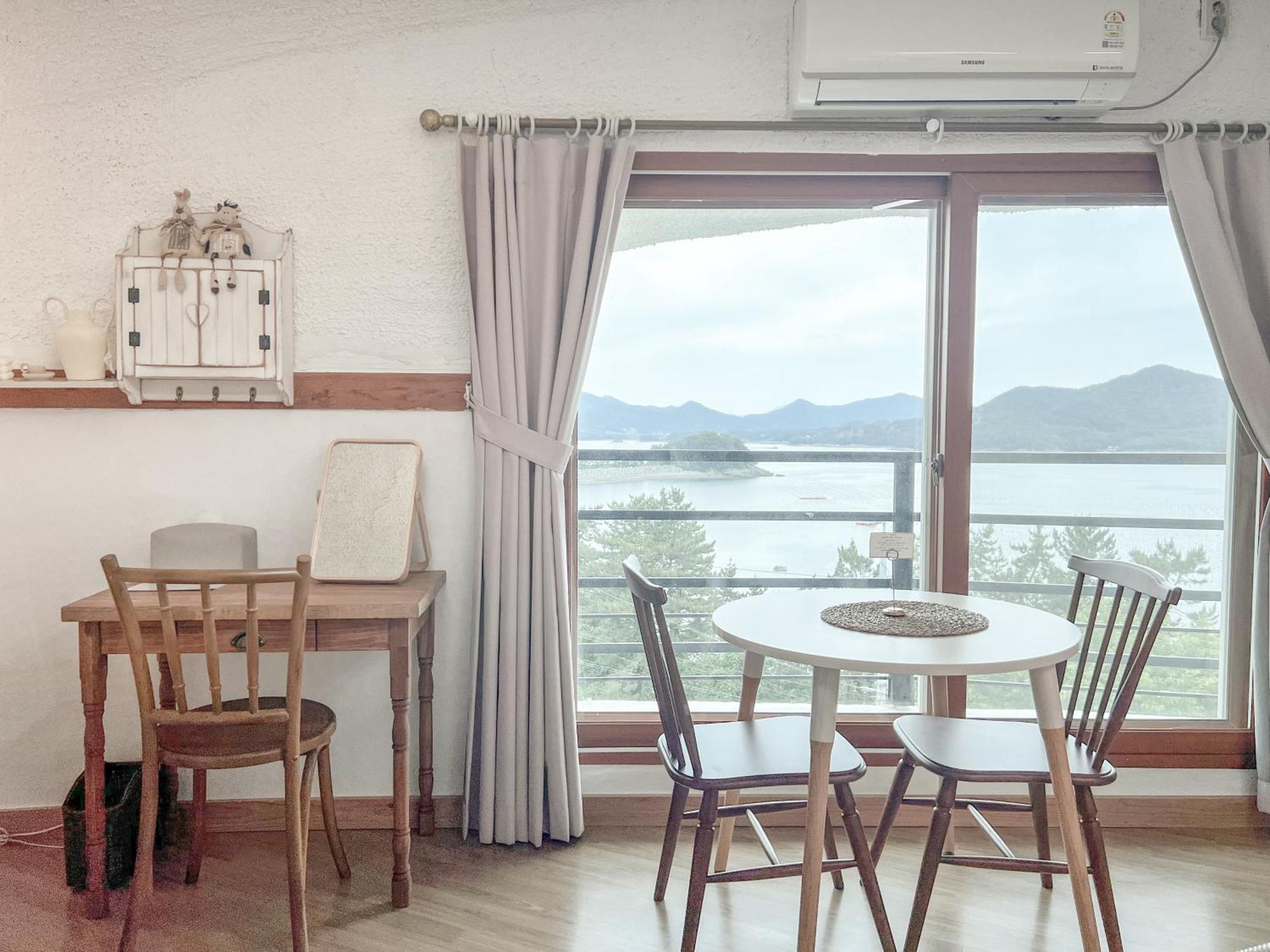 Country House Exclamation Mark & Comma Namhae Extérieur photo