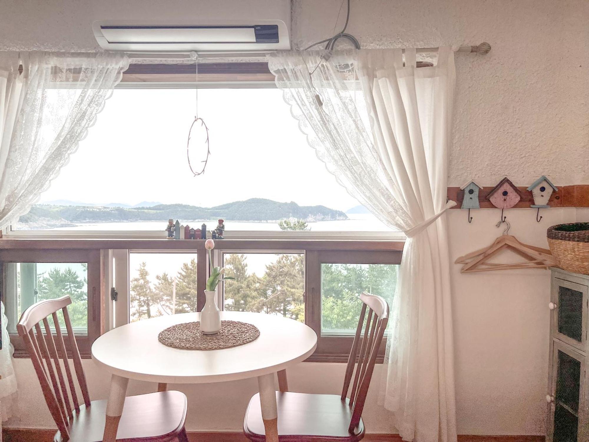 Country House Exclamation Mark & Comma Namhae Extérieur photo