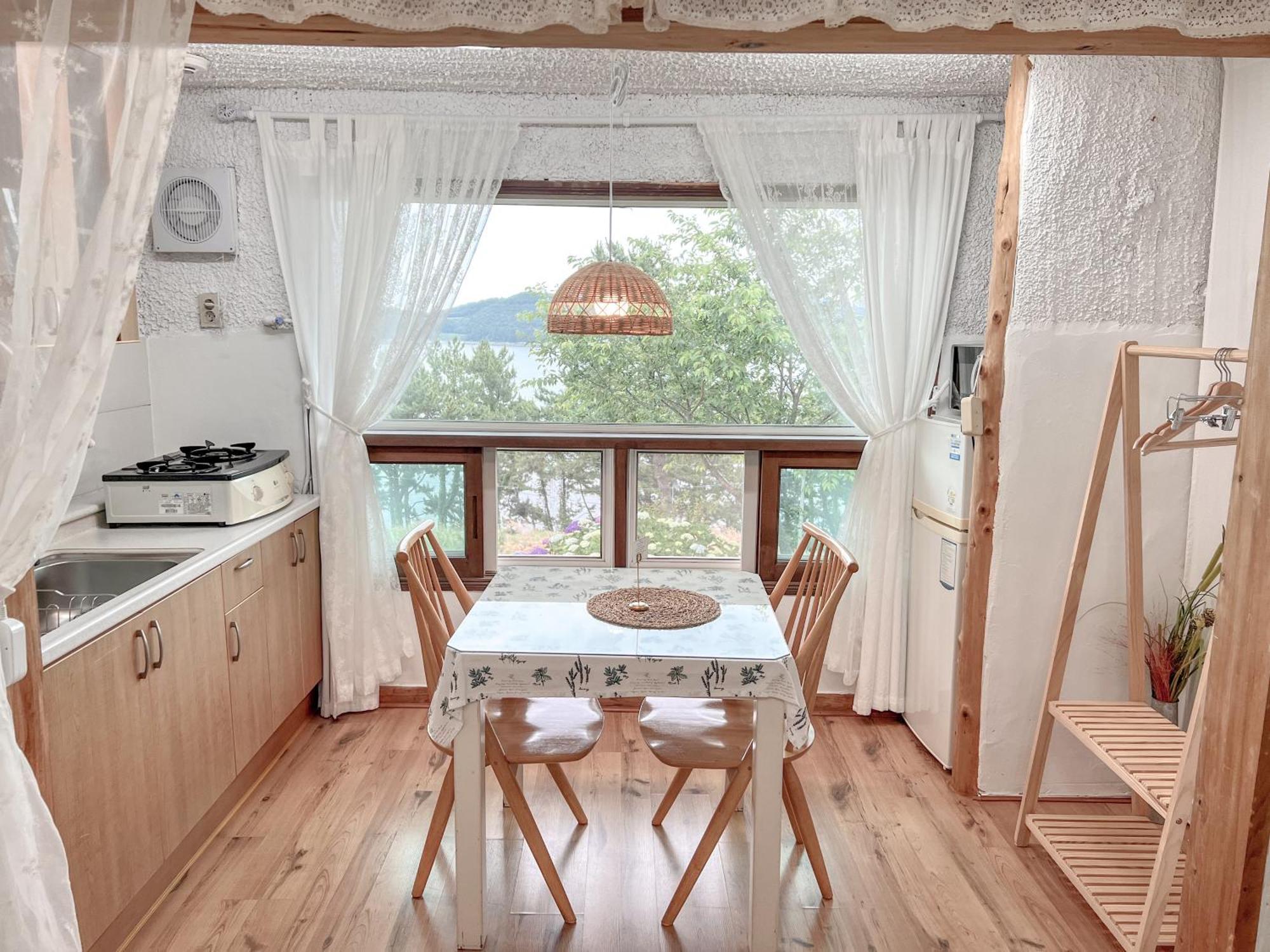 Country House Exclamation Mark & Comma Namhae Extérieur photo