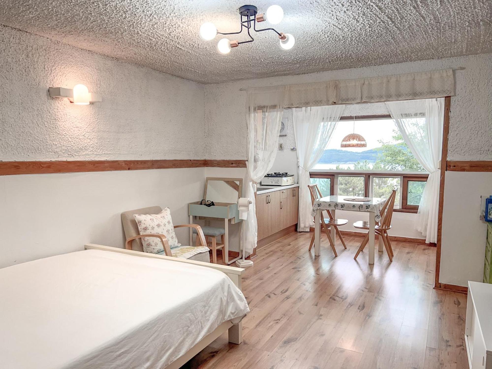 Country House Exclamation Mark & Comma Namhae Extérieur photo