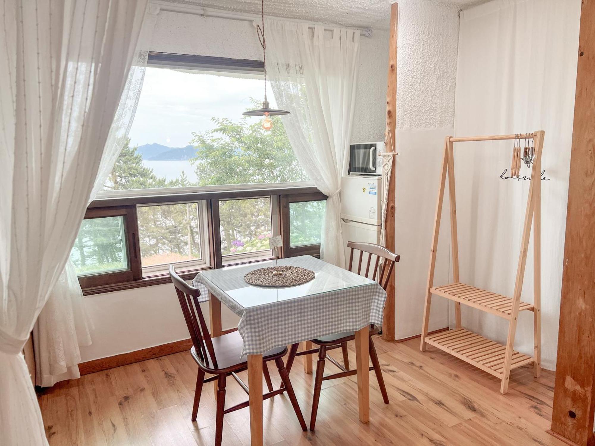 Country House Exclamation Mark & Comma Namhae Extérieur photo