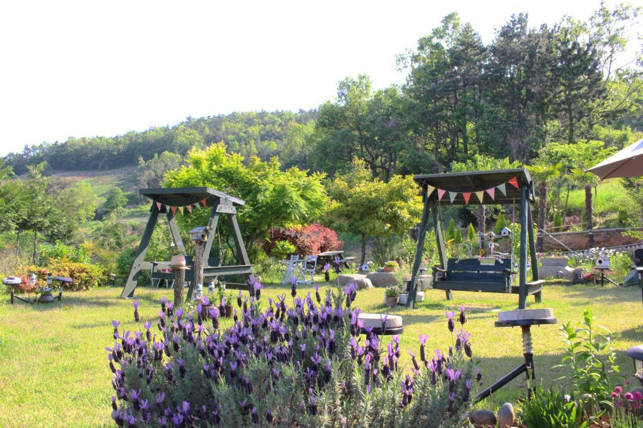 Country House Exclamation Mark & Comma Namhae Extérieur photo