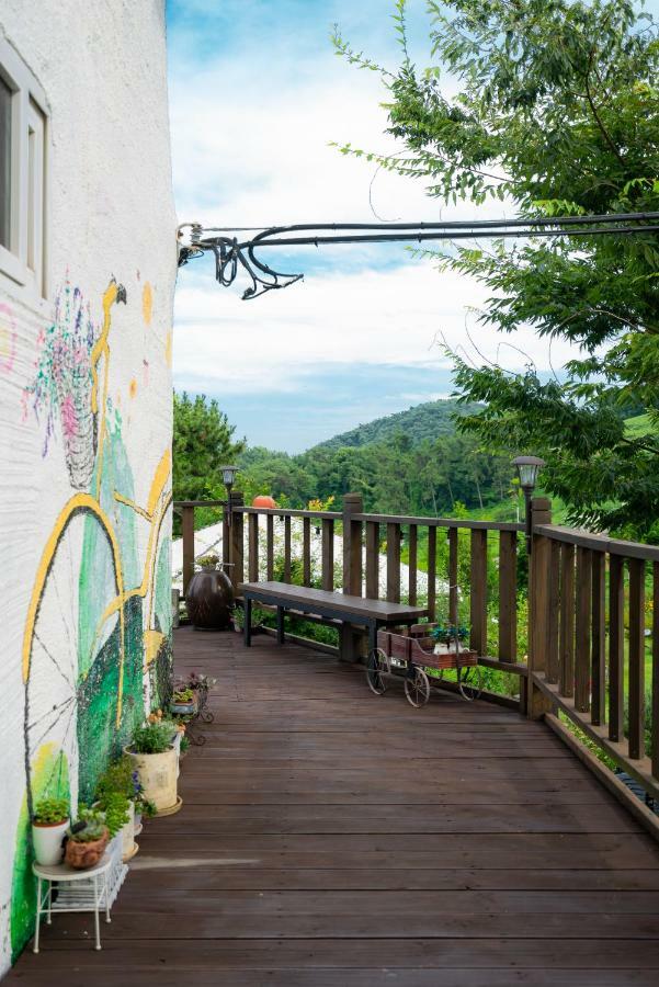Country House Exclamation Mark & Comma Namhae Extérieur photo